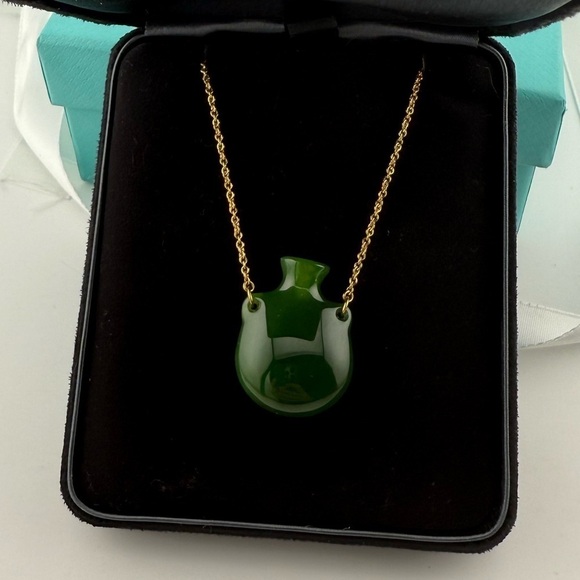 Tiffany & Co. 18k Elsa Peretti® Bottle Green Jade Pendant in Yellow Gold - Picture 4 of 11